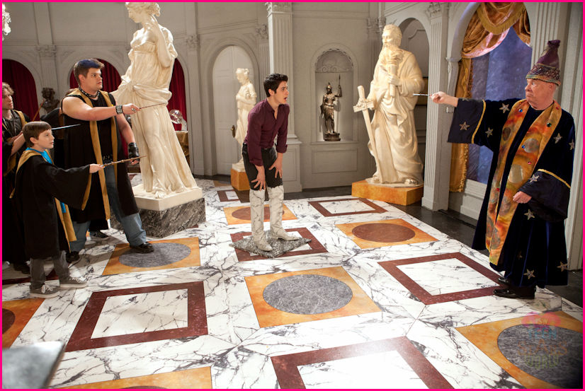 wizards-of-waverly-place-justins-back-in-stills-9