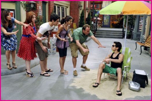 Wizards-Of-Waverly-Place-Misfortune-At-The-Beach-2