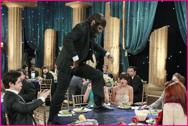 Wizards-Of-Waverly-Place-Wizard-of-the-Year-Stills-4