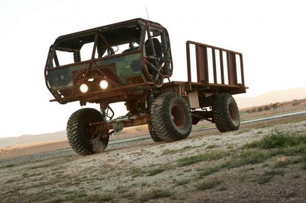 Train-Heist-Truck-Fast-Five-Car-600x399